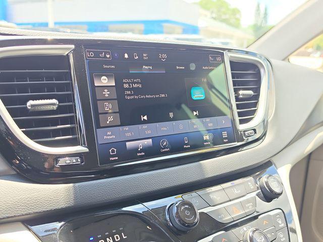 Used 2023 Chrysler Pacifica - photo 12