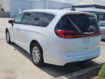 Used 2023 Chrysler Pacifica - photo 2
