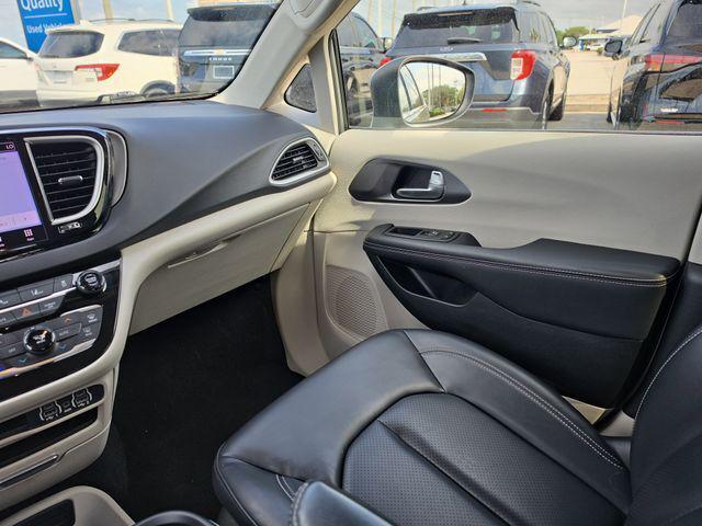 Used 2023 Chrysler Pacifica - photo 12