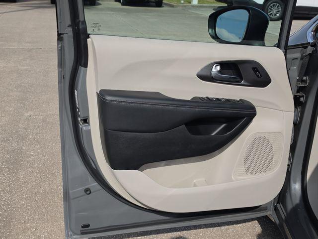 Used 2023 Chrysler Pacifica - photo 19