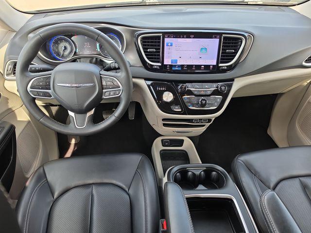 Used 2023 Chrysler Pacifica - photo 10