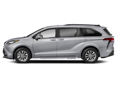 Used 2022 Toyota Sienna - photo 1