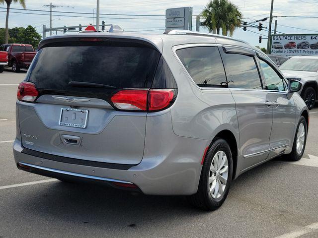Used 2019 Chrysler Pacifica - photo 2