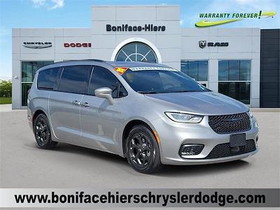 Used 2021 Chrysler Pacifica - photo 1