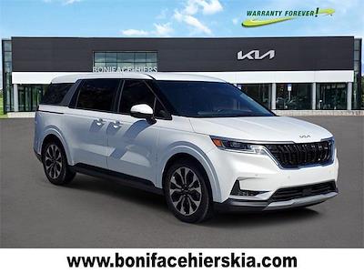 Used 2022 Kia Carnival - photo 1