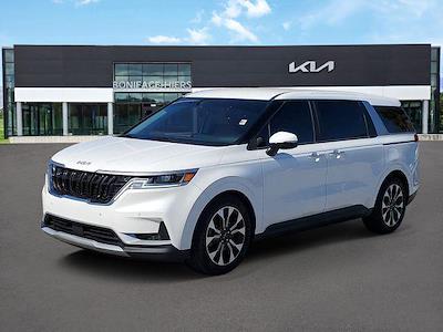Used 2022 Kia Carnival - photo 1
