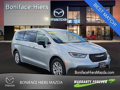 Used 2024 Chrysler Pacifica - photo 1