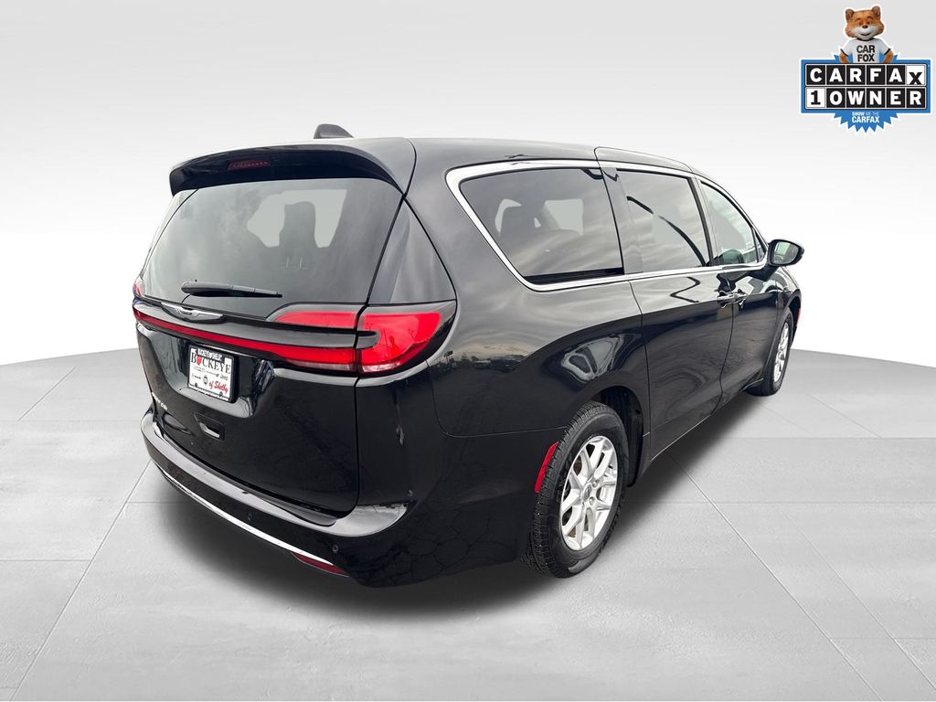 Used 2023 Chrysler Pacifica - photo 5