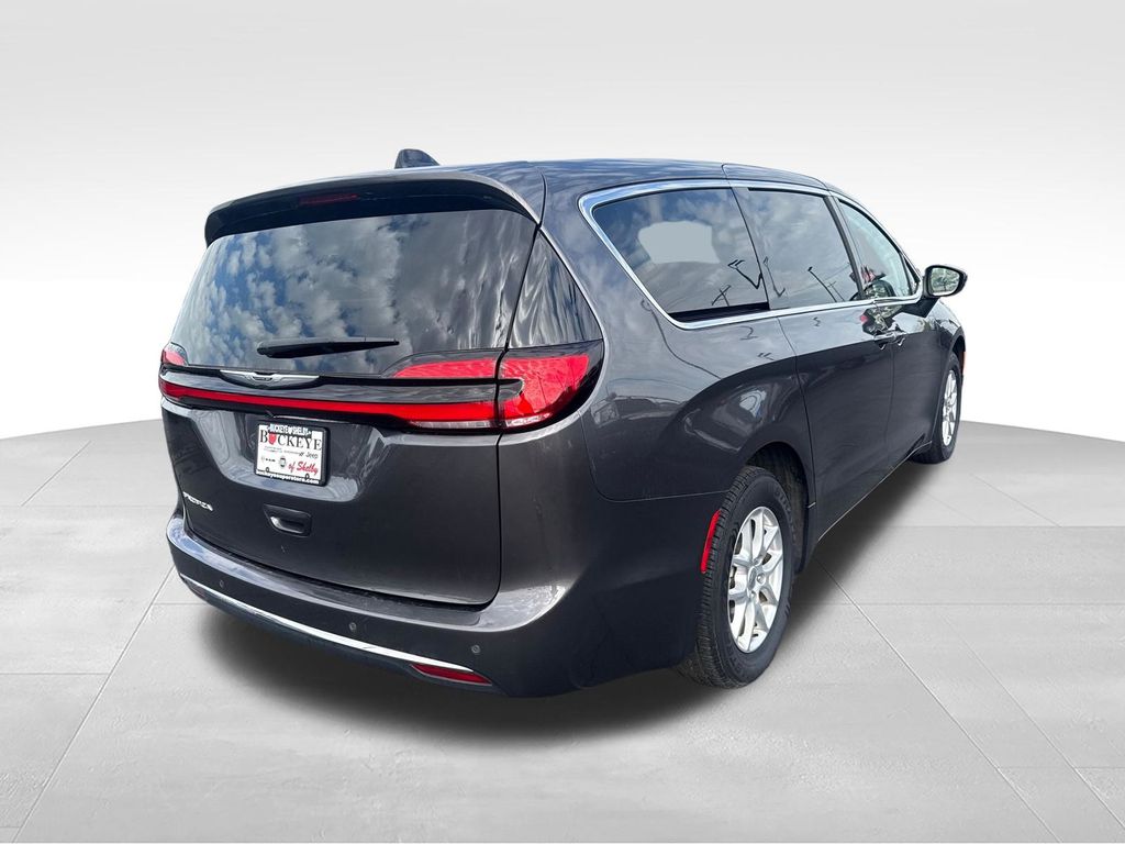 Used 2023 Chrysler Pacifica - photo 5