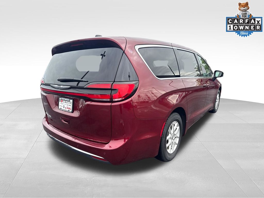 Used 2023 Chrysler Pacifica - photo 2