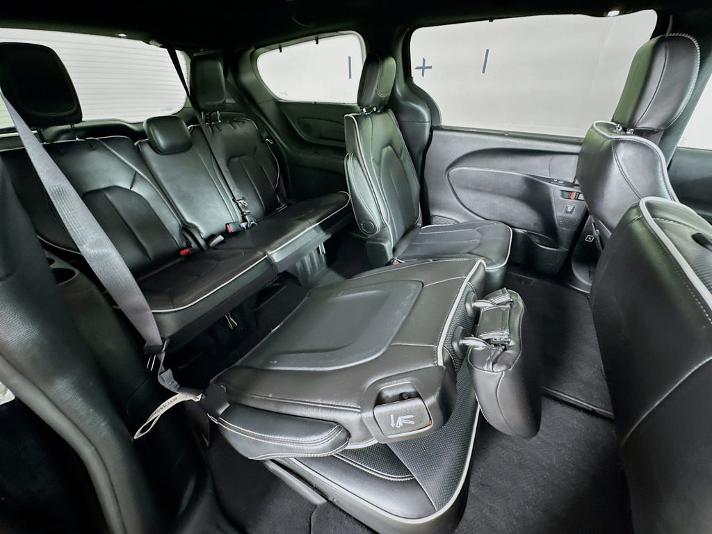 Used 2025 Chrysler Pacifica - photo 31