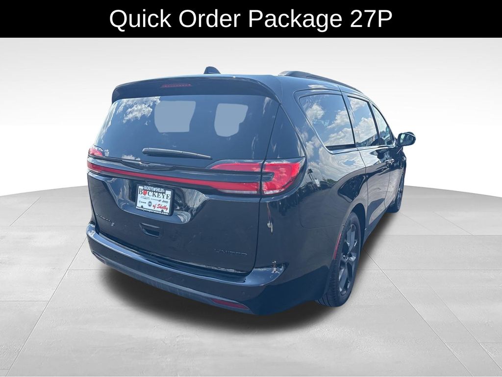 Used 2025 Chrysler Pacifica - photo 6