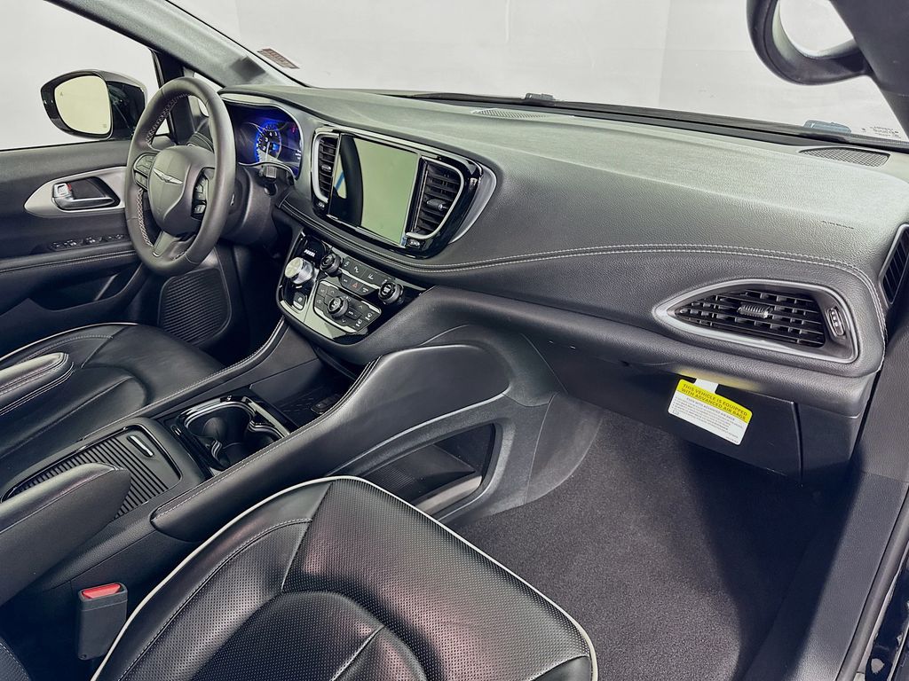 Used 2025 Chrysler Pacifica - photo 35