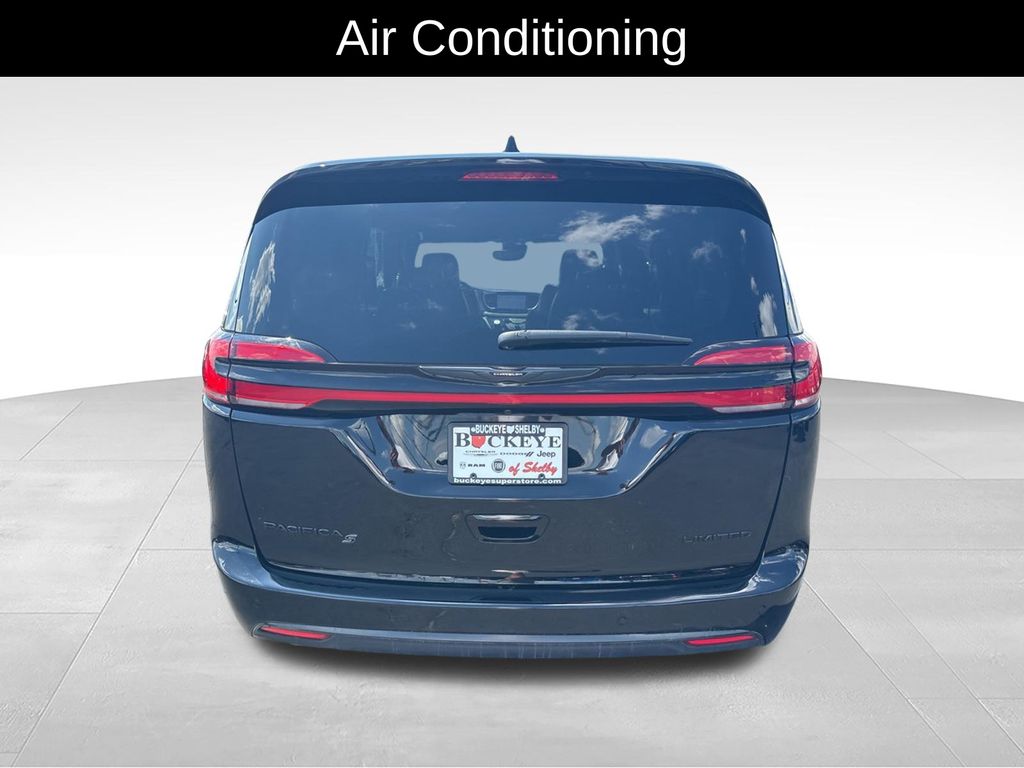 Used 2025 Chrysler Pacifica - photo 7