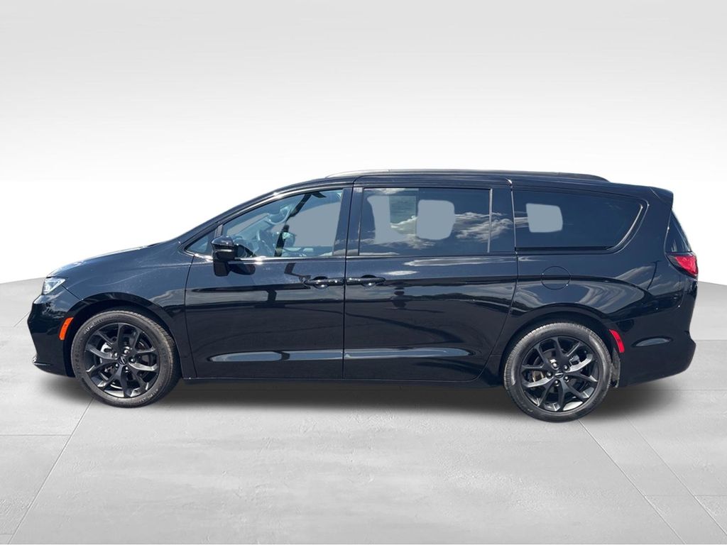 Used 2025 Chrysler Pacifica - photo 10