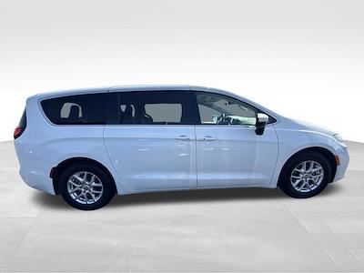 2023 Chrysler Pacifica FWD Minivan for sale #16592R - photo 2