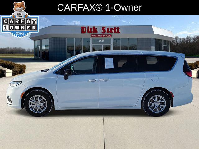 Used 2025 Chrysler Pacifica - photo 6