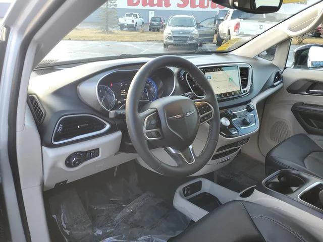 Used 2024 Chrysler Pacifica - photo 15