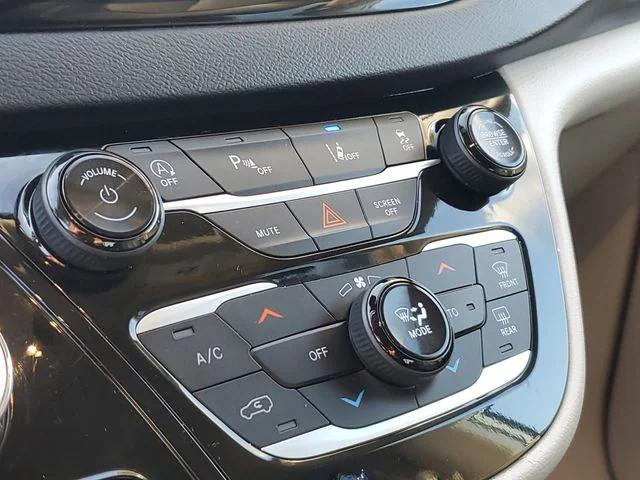Used 2024 Chrysler Pacifica - photo 23