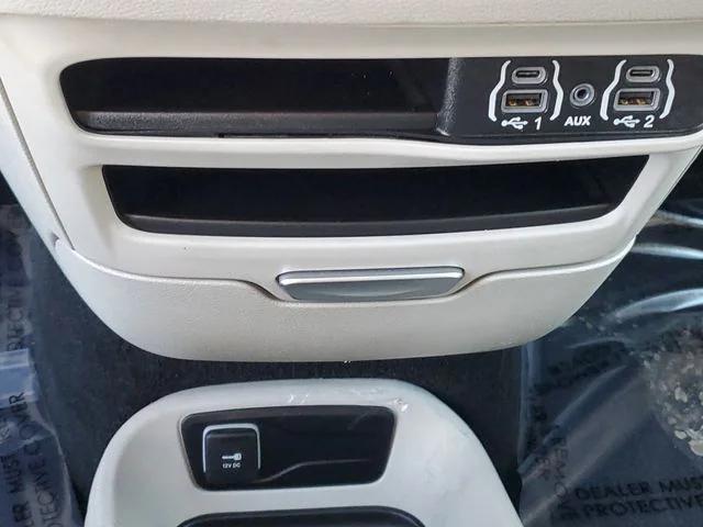 Used 2024 Chrysler Pacifica - photo 24