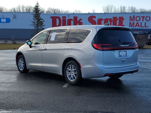 Used 2024 Chrysler Pacifica - photo 9