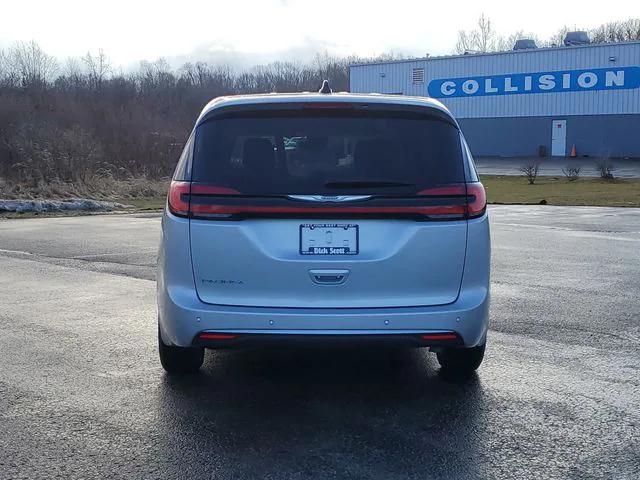 Used 2024 Chrysler Pacifica - photo 5