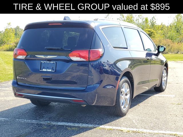 Used 2017 Chrysler Pacifica - photo 2