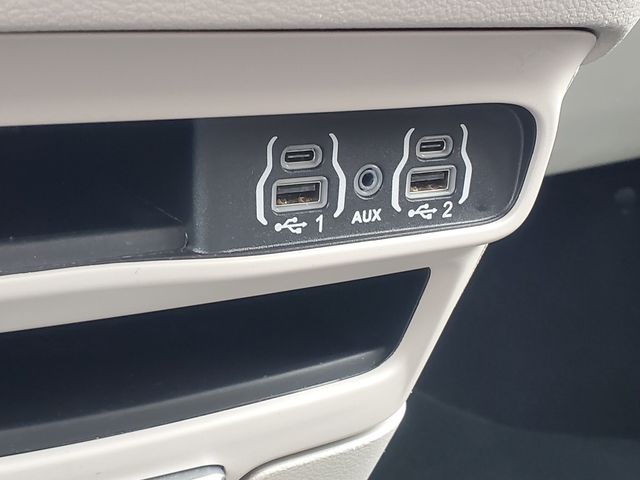 Used 2024 Chrysler Pacifica - photo 27