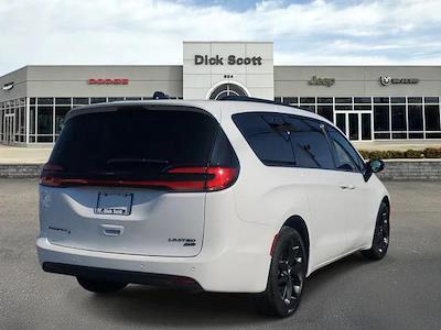Used 2023 Chrysler Pacifica - photo 1