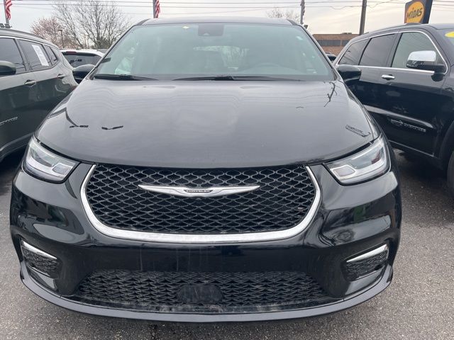 Used 2025 Chrysler Pacifica - photo 12