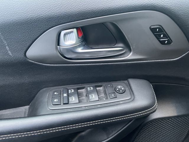 Used 2025 Chrysler Pacifica - photo 17