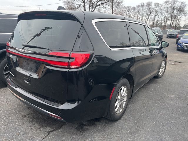 Used 2025 Chrysler Pacifica - photo 24