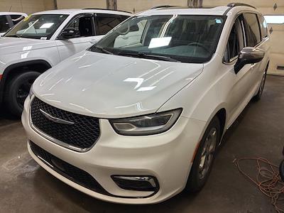 Used 2023 Chrysler Pacifica - photo 1