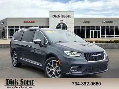 Used 2021 Chrysler Pacifica - photo 1