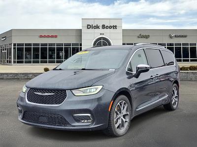 Used 2021 Chrysler Pacifica - photo 1