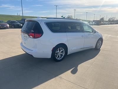 2019 Chrysler Pacifica FWD Minivan for sale #25C404A - photo 2