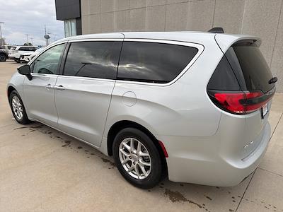 2024 Chrysler Pacifica FWD Minivan for sale #25P876 - photo 2