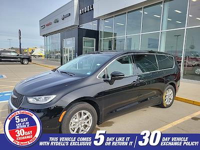 2024 Chrysler Pacifica FWD Minivan for sale #25P877 - photo 1