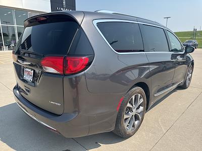 2017 Chrysler Pacifica FWD Minivan for sale #25R775B - photo 2
