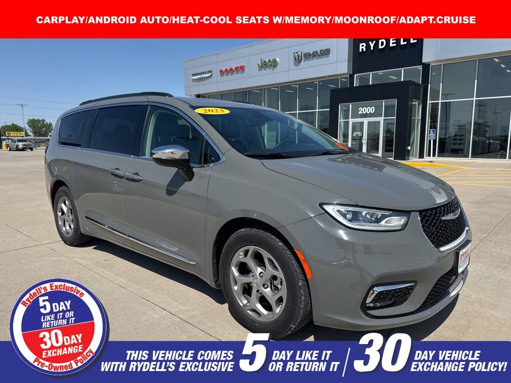 Used 2023 Chrysler Pacifica - photo 1
