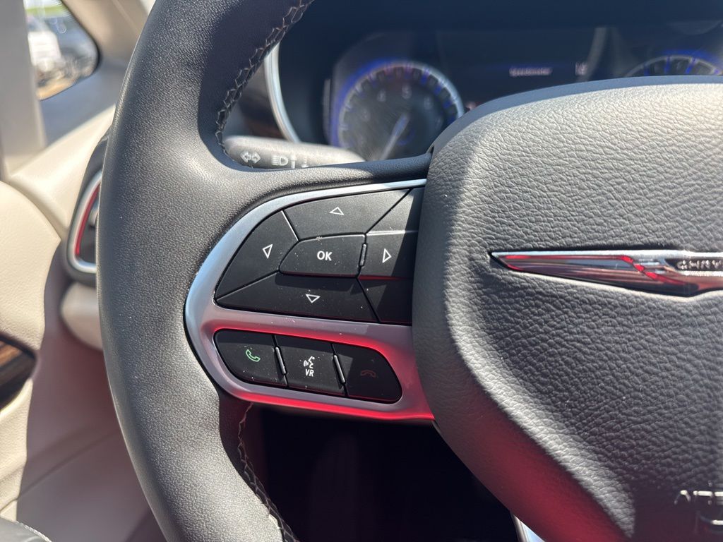 Used 2023 Chrysler Pacifica - photo 15