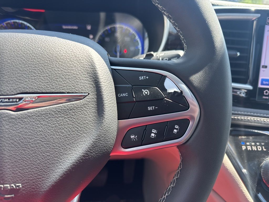 Used 2023 Chrysler Pacifica - photo 10