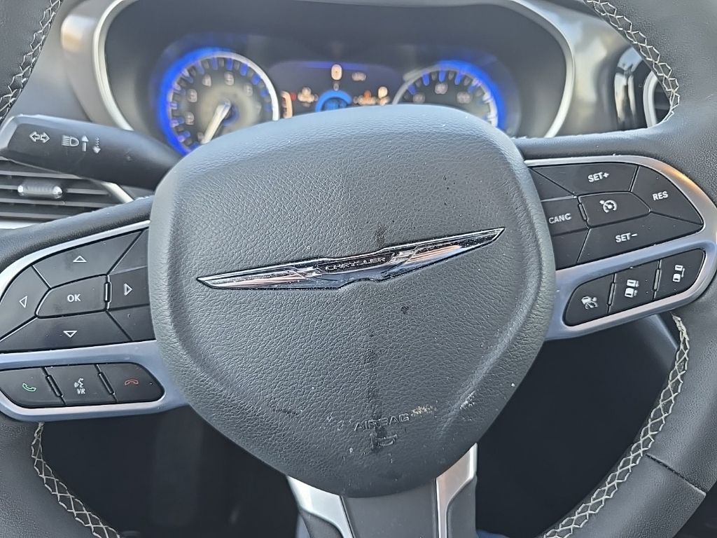 Used 2025 Chrysler Pacifica - photo 14