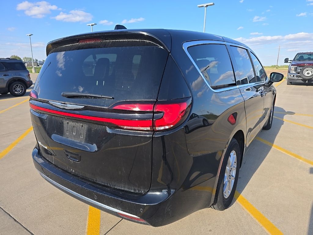 Used 2025 Chrysler Pacifica - photo 7