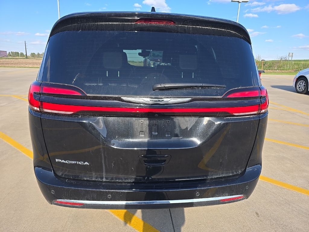 Used 2025 Chrysler Pacifica - photo 8