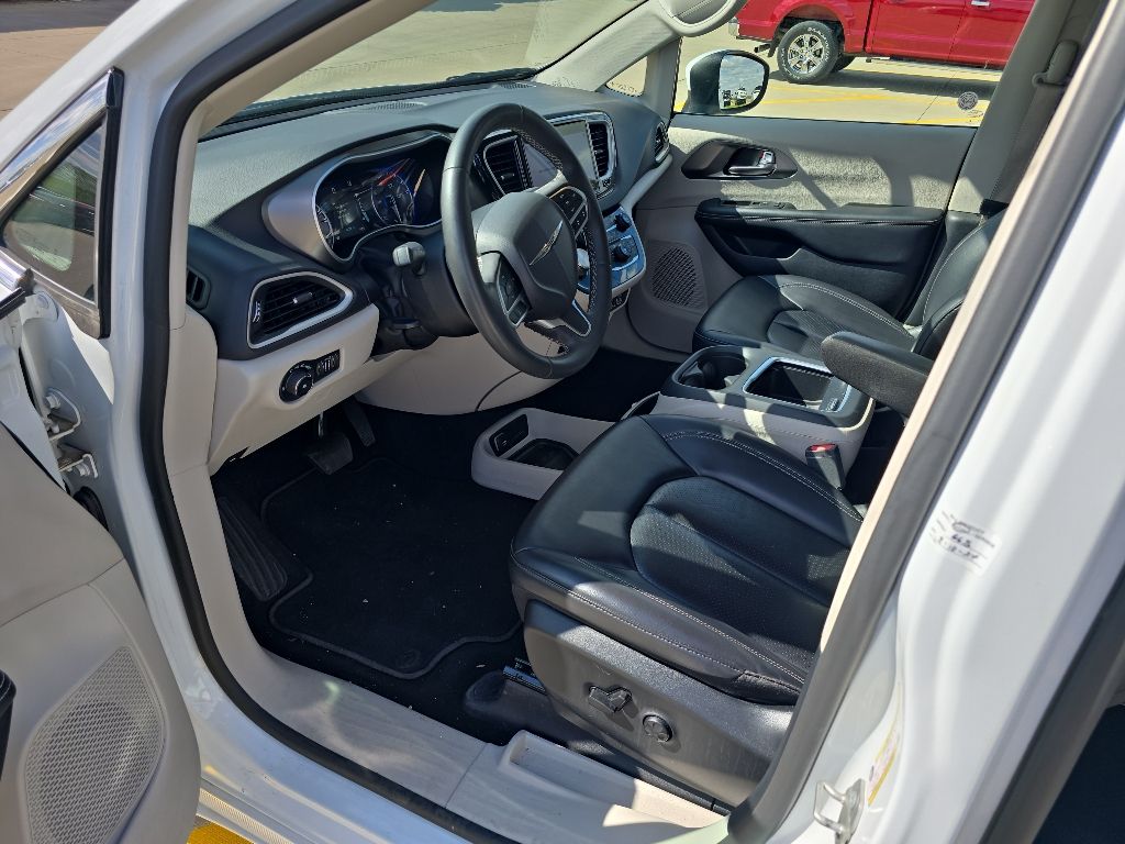 Used 2023 Chrysler Pacifica - photo 12