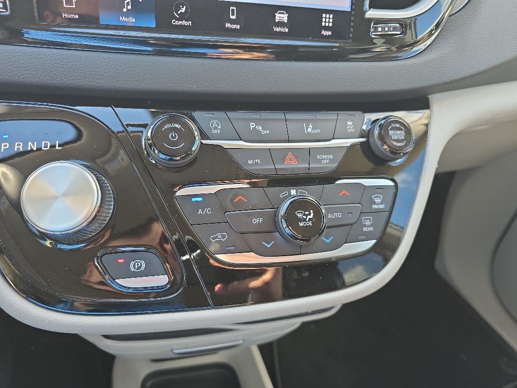 Used 2023 Chrysler Pacifica - photo 17