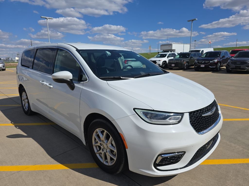 Used 2023 Chrysler Pacifica - photo 6