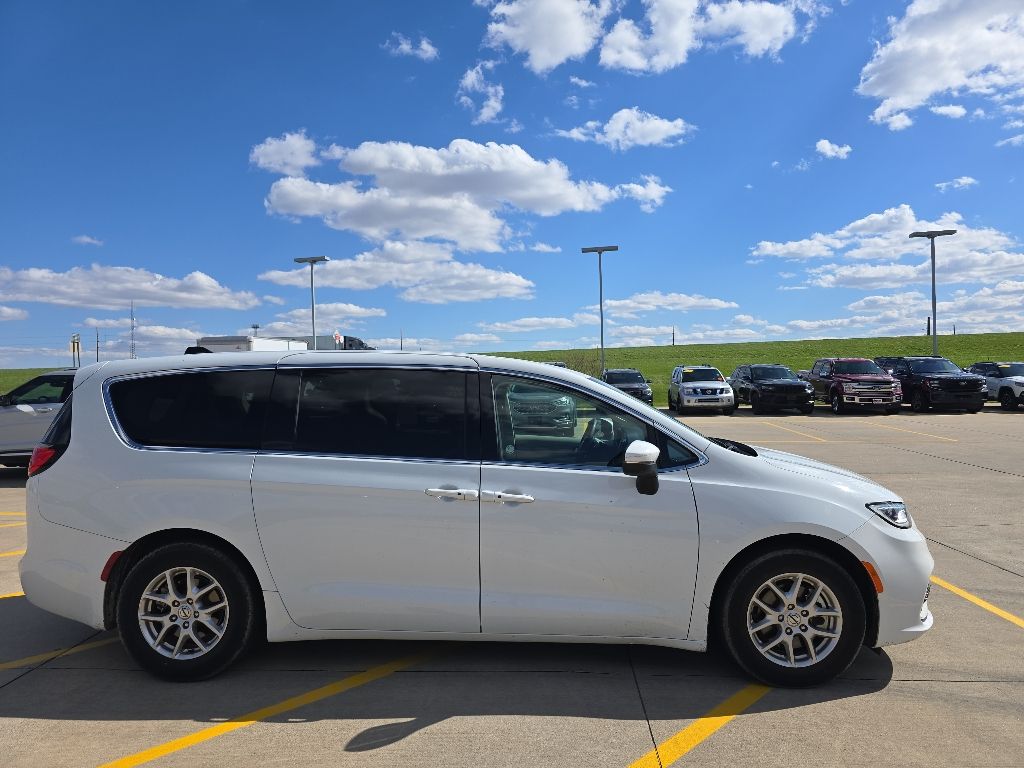 Used 2023 Chrysler Pacifica - photo 7