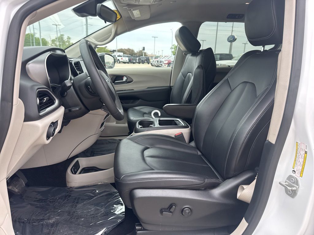 Used 2024 Chrysler Pacifica - photo 6